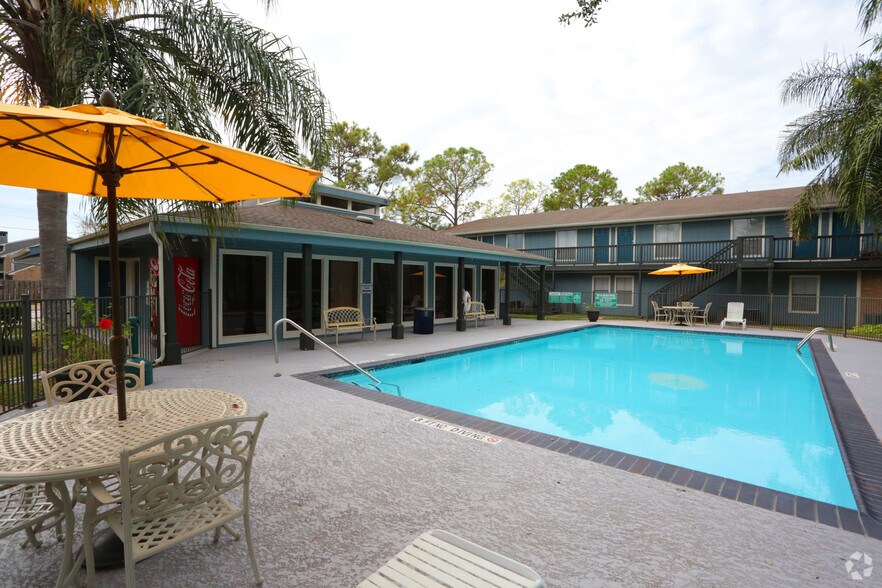 1300 Buchta Rd, Angleton, TX for sale - Building Photo - Image 1 of 1