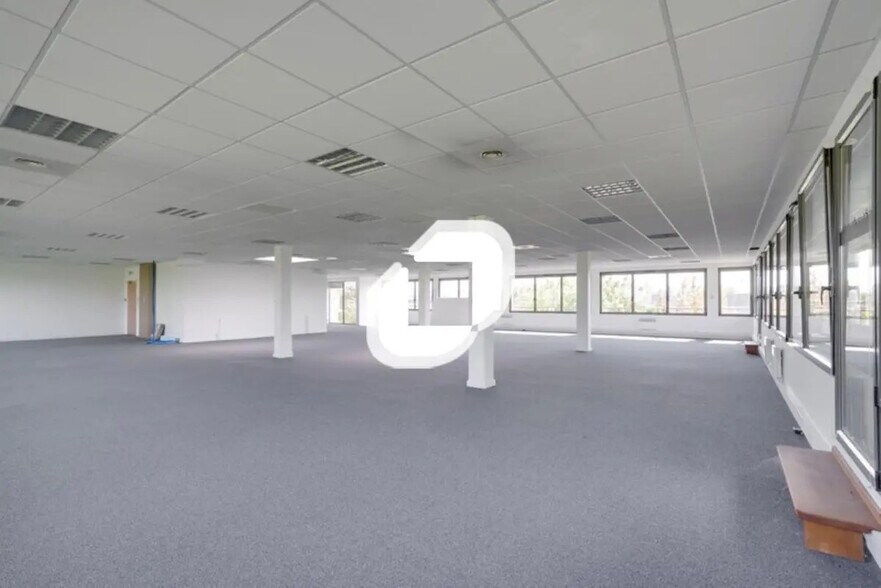 Office in Montévrain for lease - Interior Photo - Image 2 of 12