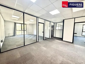 Office in Aix-en-Provence for lease Interior Photo- Image 2 of 6