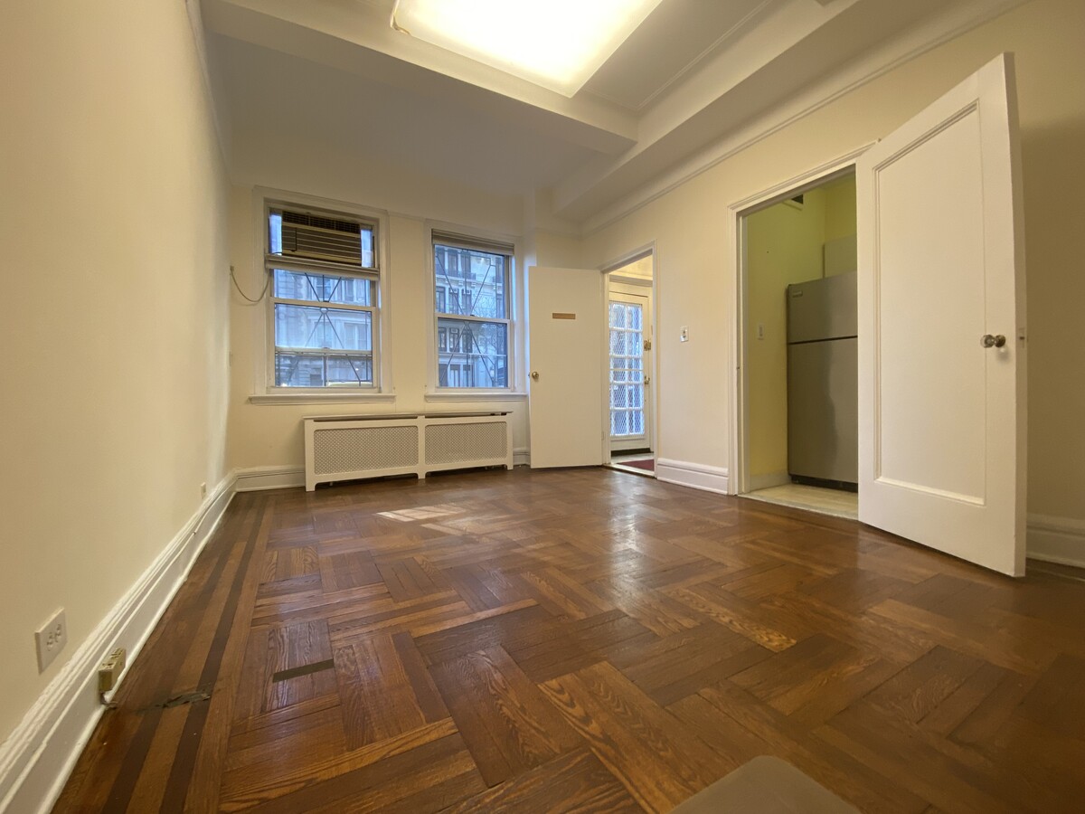 310 W 72nd St, New York, NY 10023 | LoopNet