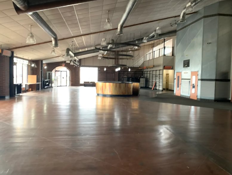 2030 N Mall Dr, Alexandria, LA for sale - Interior Photo - Image 3 of 9