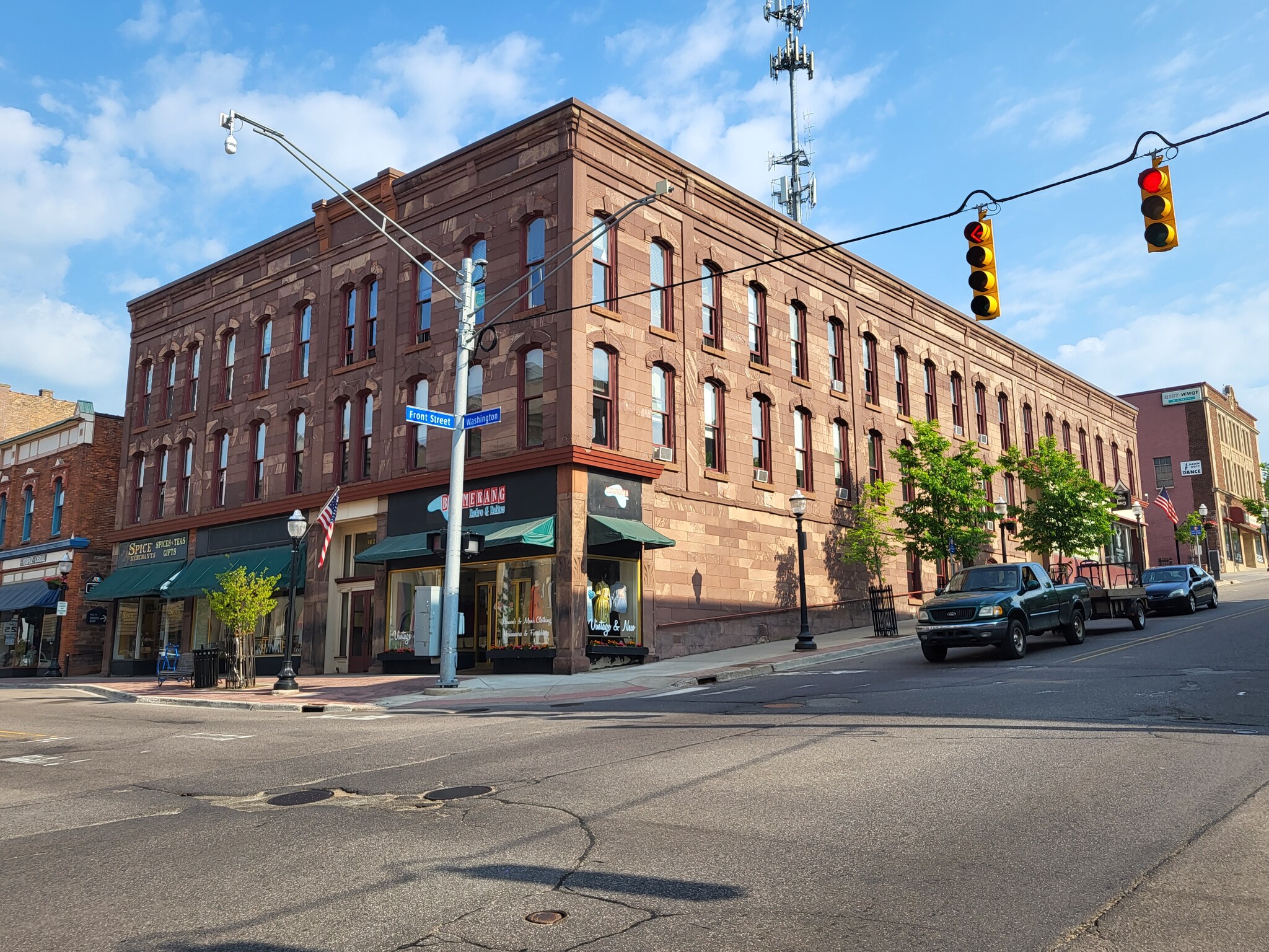 102 W Washington St, Marquette, MI for sale Primary Photo- Image 1 of 1