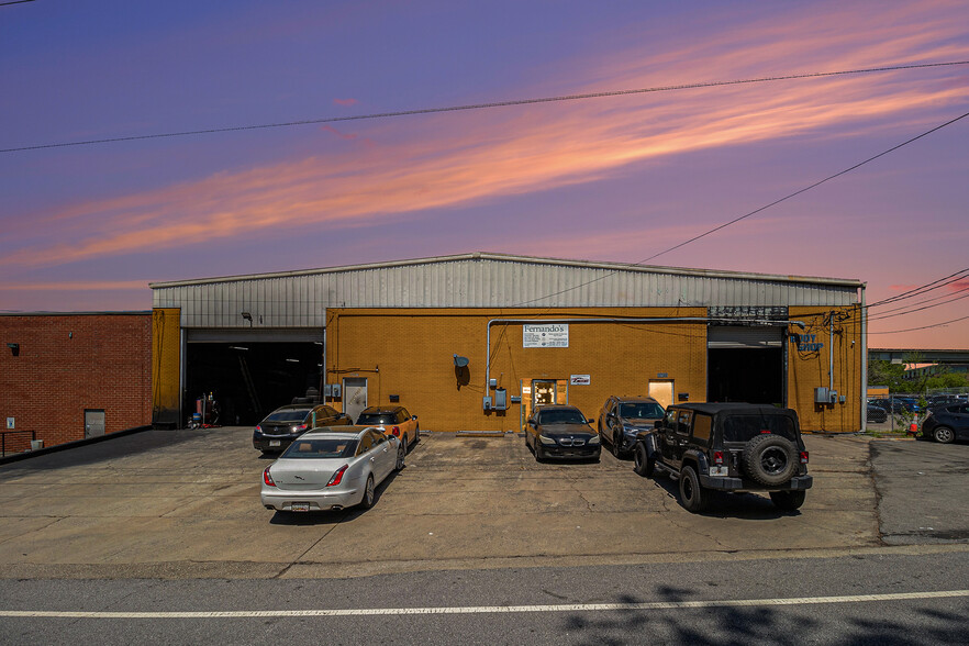 5714 New Peachtree Rd, Chamblee, GA for sale - Building Photo - Image 1 of 31