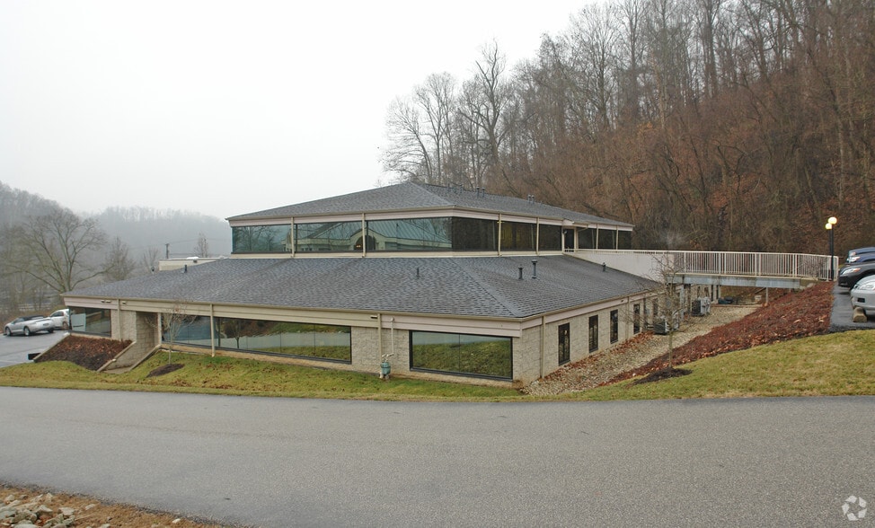 8 Stonecrest Dr, Huntington, WV for lease - Building Photo - Image 2 of 5