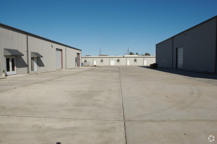 3315 Spring Cypress Rd, Spring, TX for sale - Building Photo - Image 1 of 1