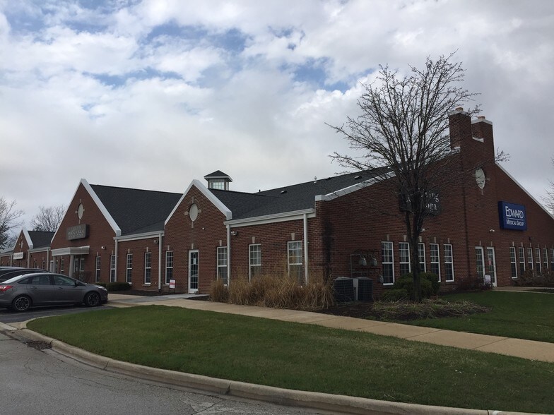 1222 N Eola Rd, Aurora, IL 60502