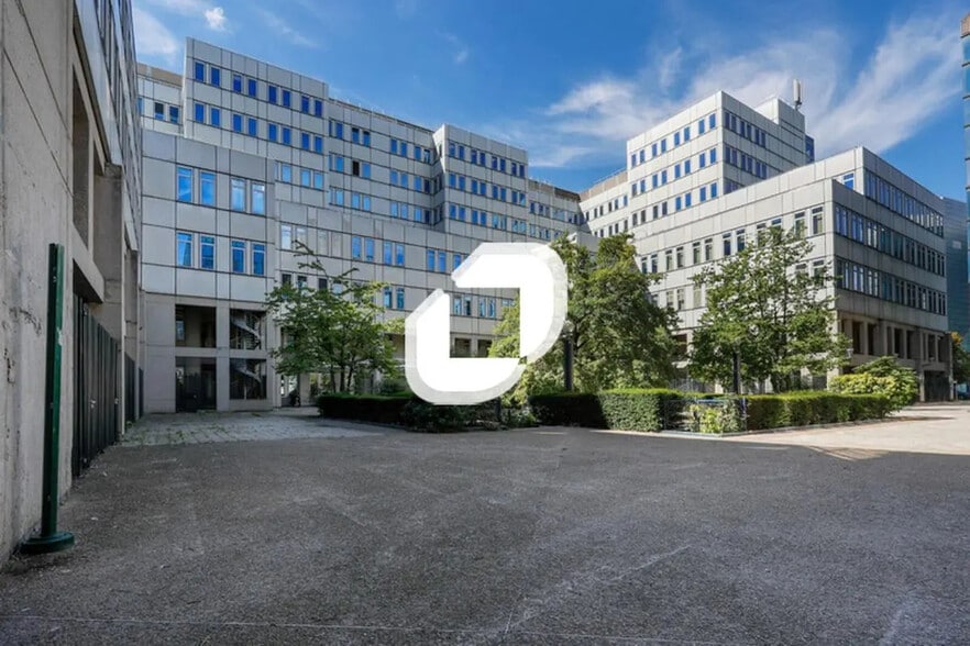 Office in Noisy-le-Grand for lease - Building Photo - Image 1 of 14