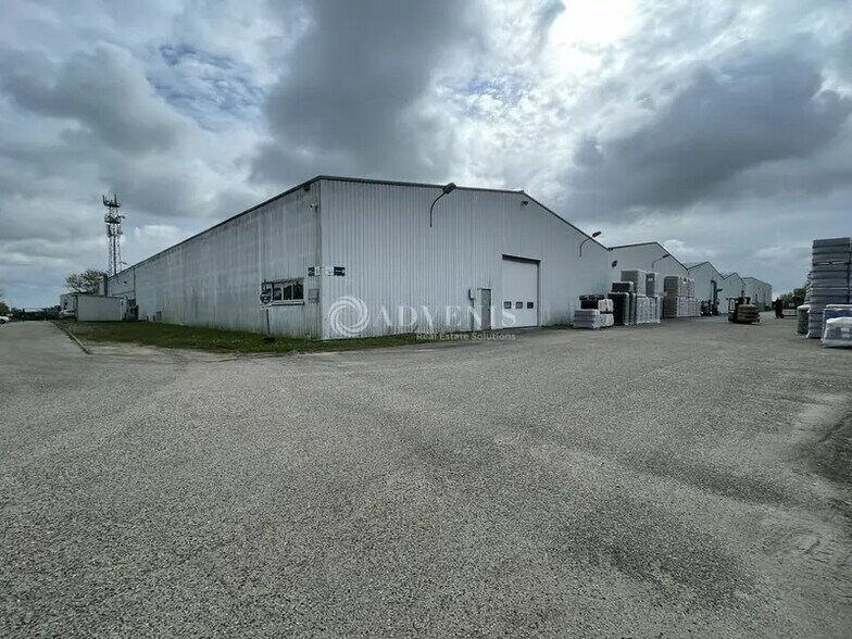 Industrial in Pompignac for lease - Building Photo - Image 1 of 6