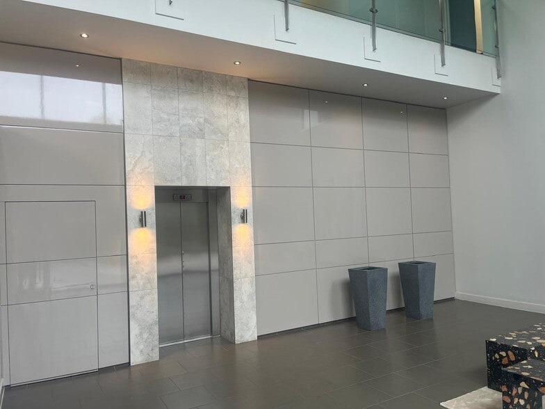 2 Station Ct, London for lease - Interior Photo - Image 2 of 14