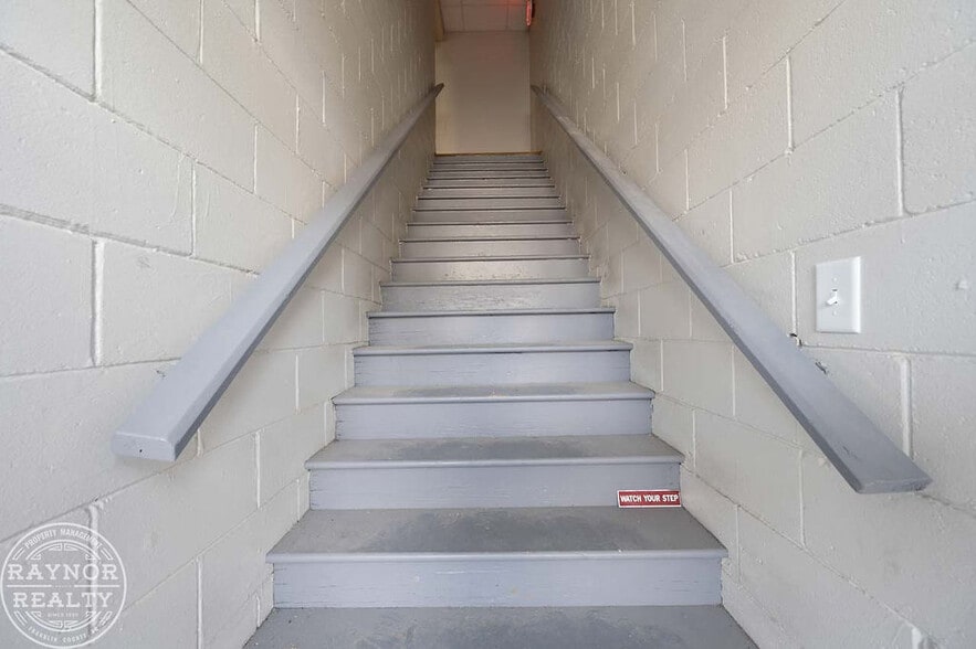 608-620 Bickett Blvd, Louisburg, NC for lease - Building Photo - Image 2 of 8