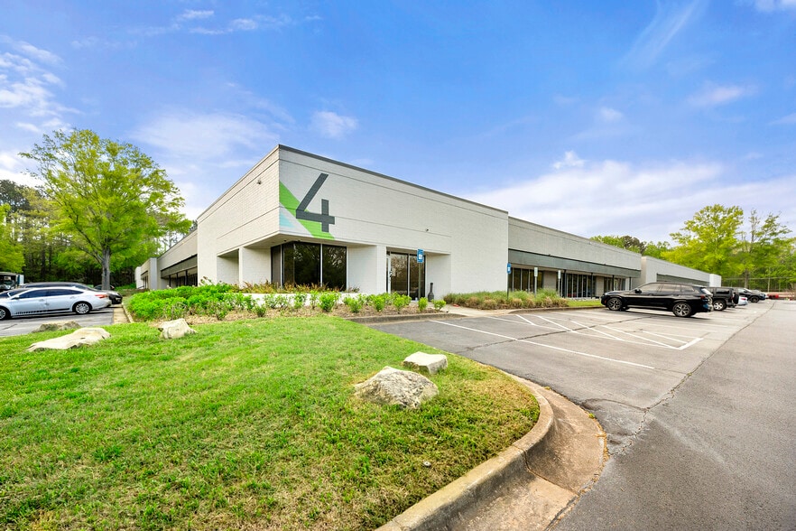8601 Dunwoody Pl, Sandy Springs, GA for lease - Building Photo - Image 3 of 13