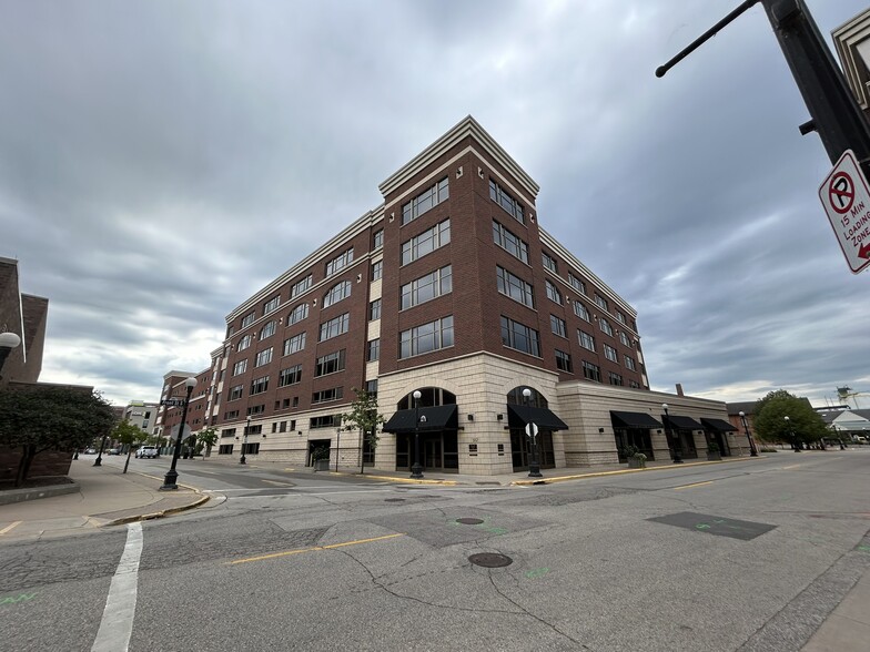 102 Jay St, La Crosse, WI for lease - Building Photo - Image 1 of 7