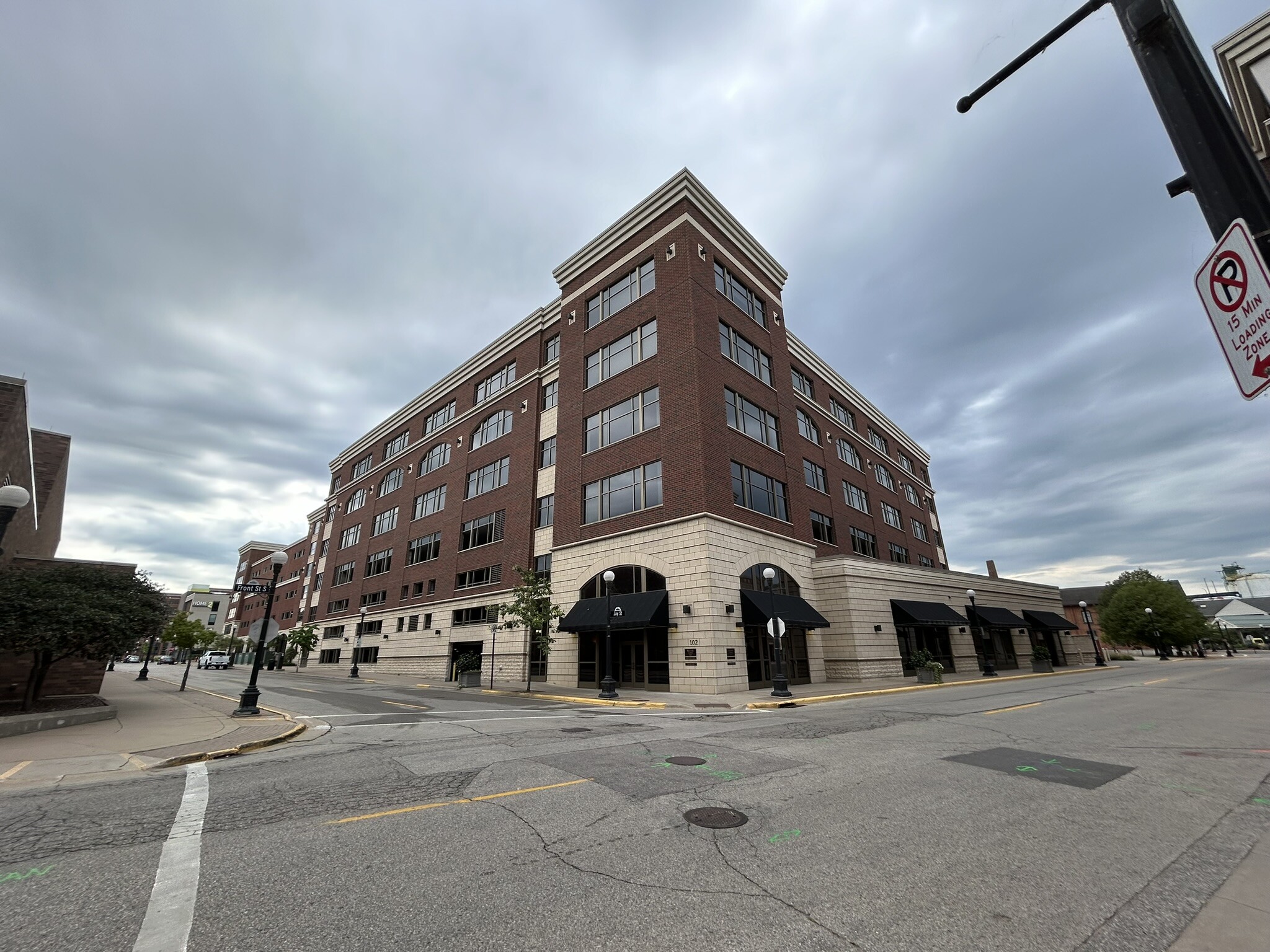 102 Jay St, La Crosse, WI for lease Building Photo- Image 1 of 8