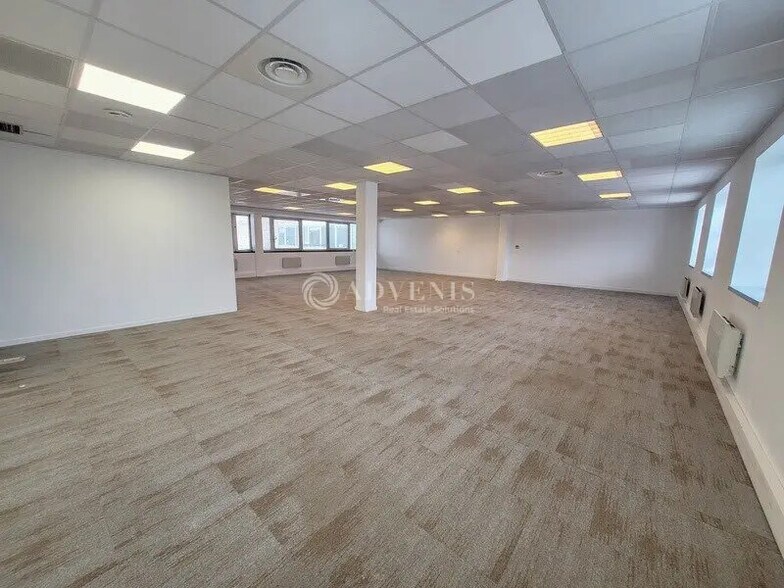 Office in Cergy for lease - Interior Photo - Image 2 of 10