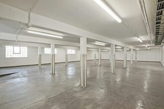 Burley Hill Trading Est, Leeds for lease Interior Photo- Image 2 of 6
