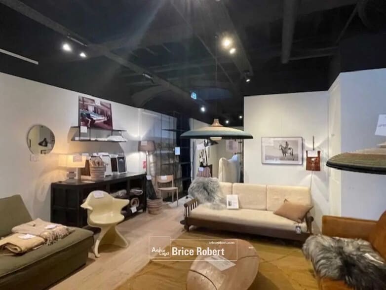 Retail in Lyon for lease - Interior Photo - Image 1 of 8