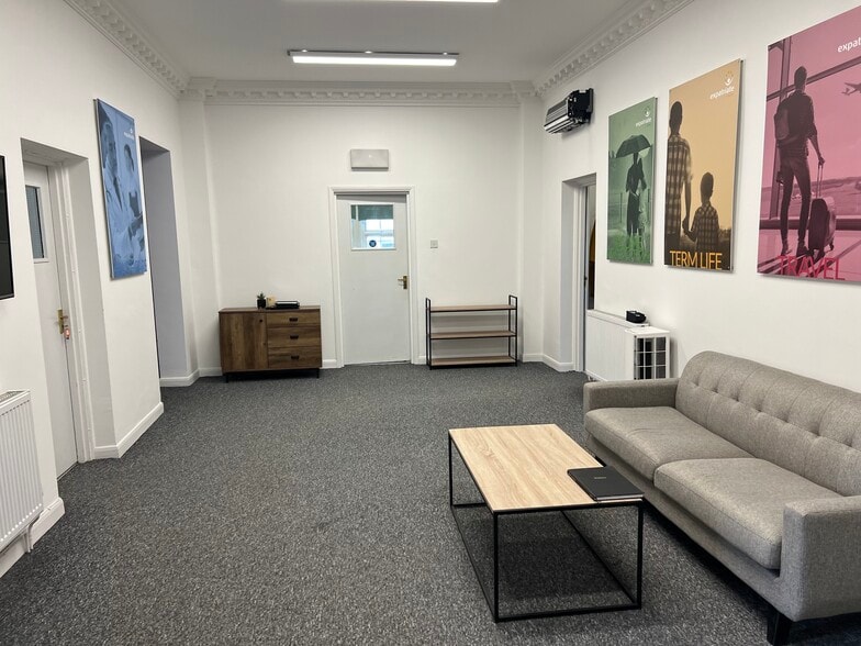 36-38 Church Rd, Burgess Hill for lease - Interior Photo - Image 2 of 12