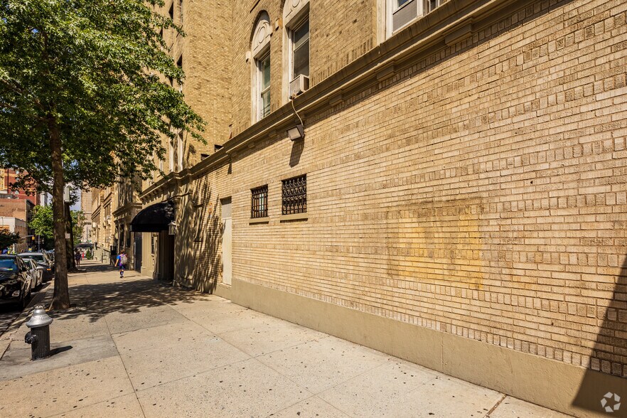656-676 Amsterdam Ave, New York, NY for lease - Building Photo - Image 2 of 6