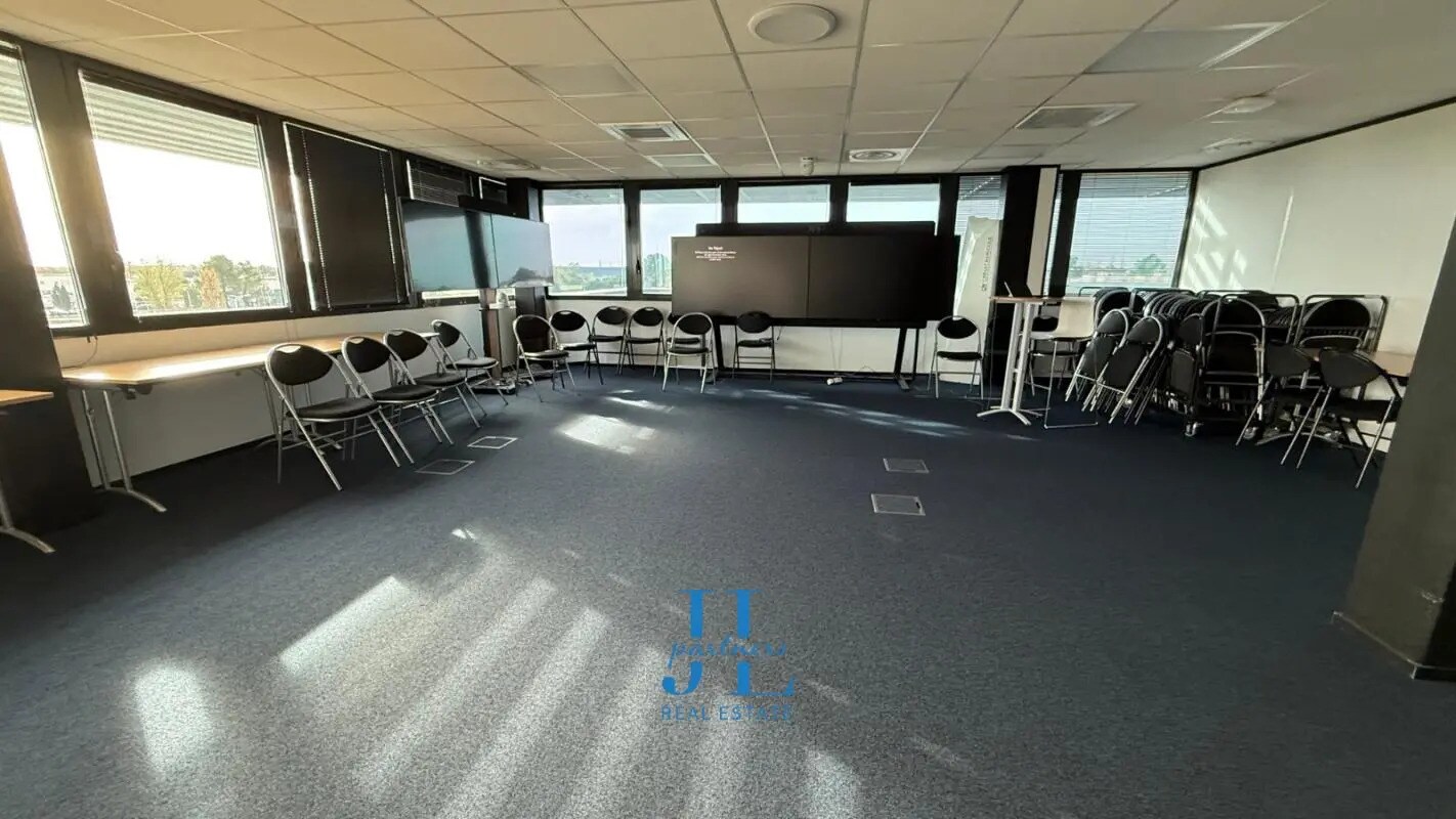 Office in Gradignan for lease Interior Photo- Image 1 of 11