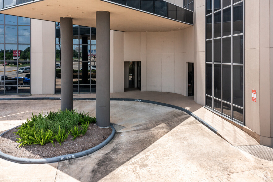 738 Highway 6 S, Houston, TX for lease - Building Photo - Image 3 of 8