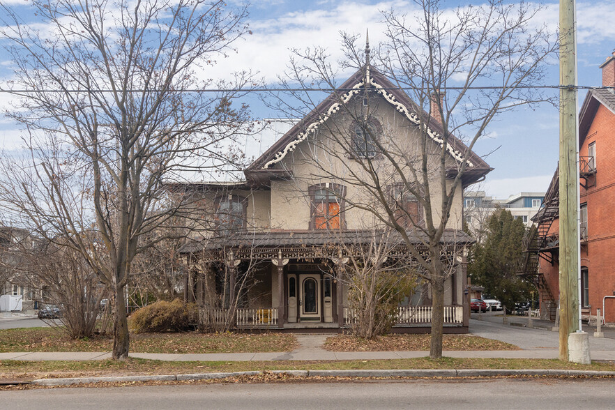 245 Laurier Av E, Ottawa, ON for sale - Building Photo - Image 2 of 9