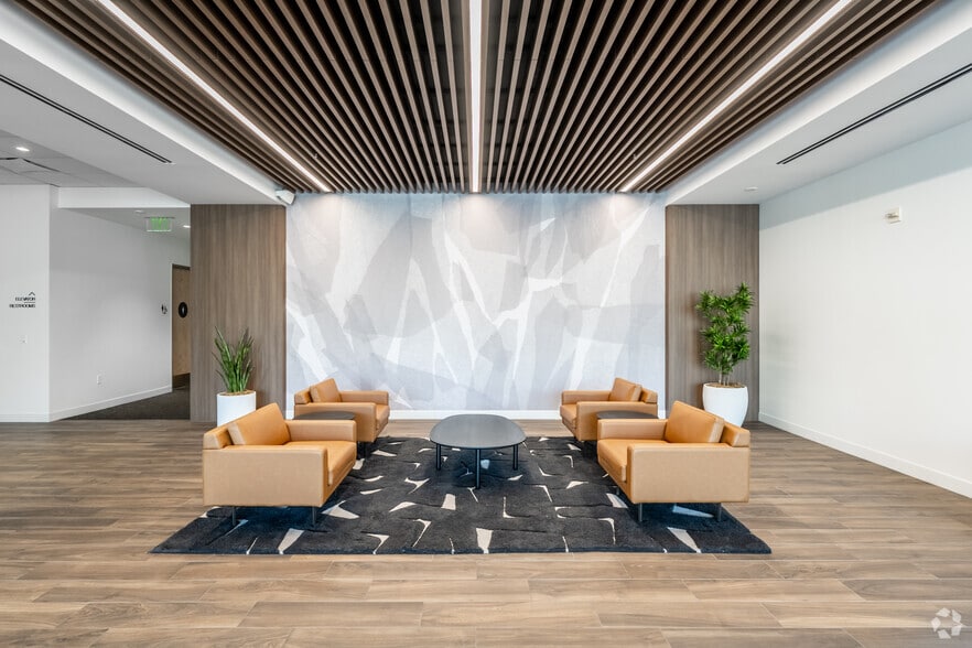3515 Harbor Blvd, Costa Mesa, CA for lease - Lobby - Image 3 of 14