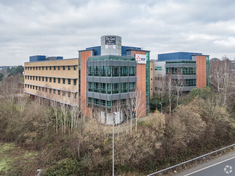 Grenadier Rd, Exeter for lease - Primary Photo - Image 1 of 32