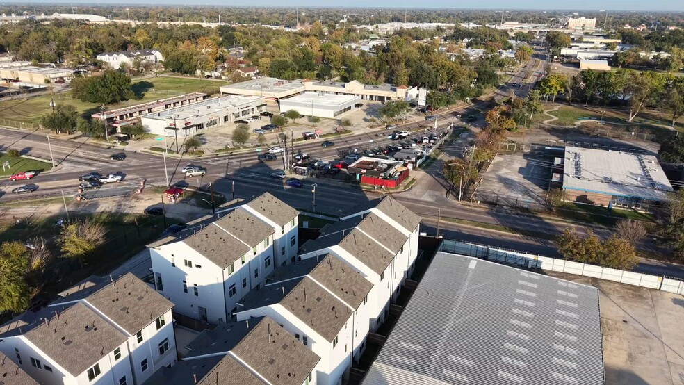 239 W Tidwell Rd, Houston, TX for lease - Commercial Listing Video - Image 2 of 13