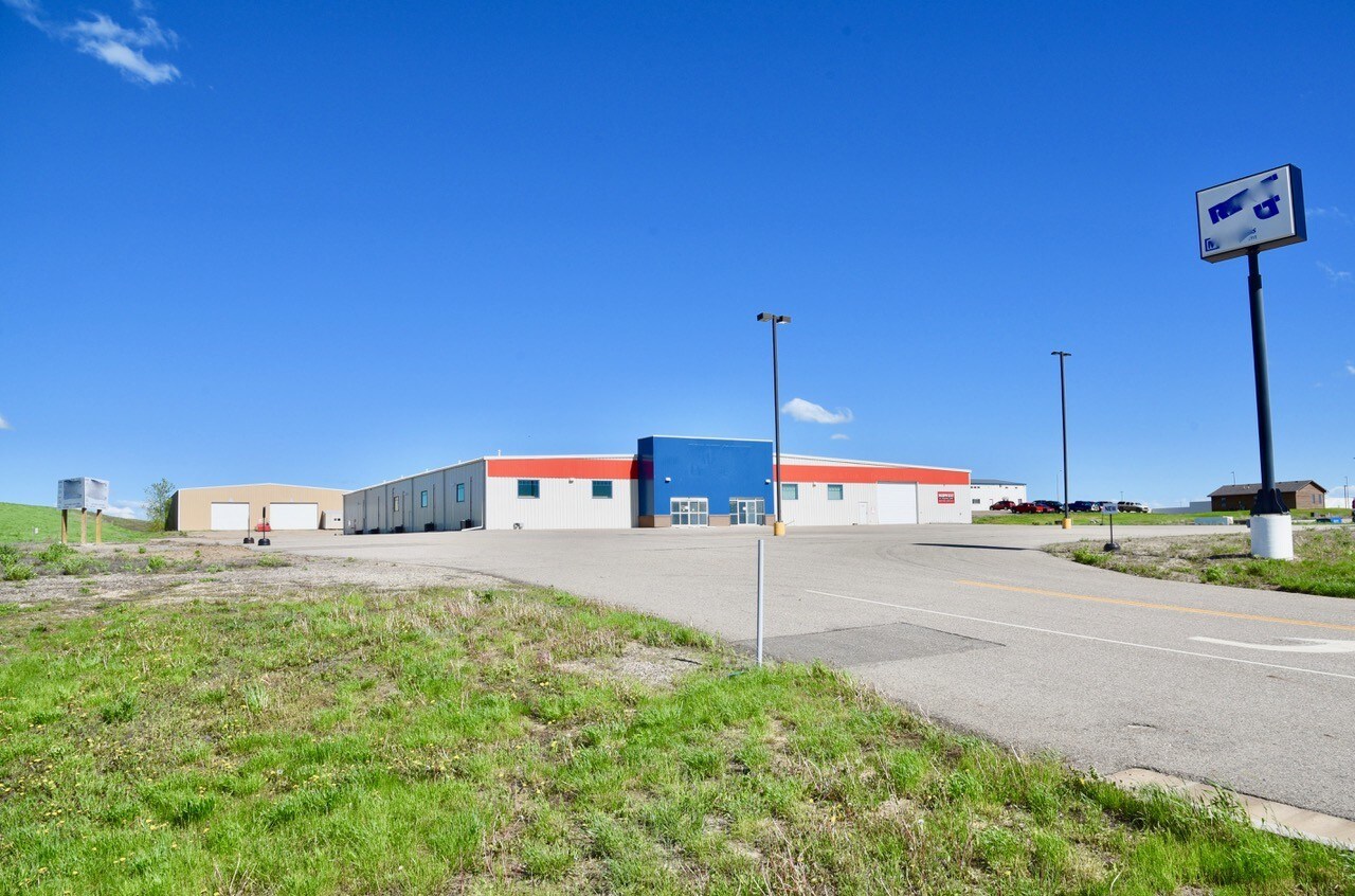 1908 N Garfield Ave, Pierre, SD for sale Building Photo- Image 1 of 1