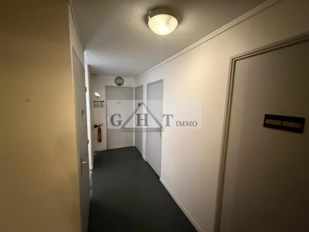 Retail in Livry-Gargan for sale Interior Photo- Image 1 of 9