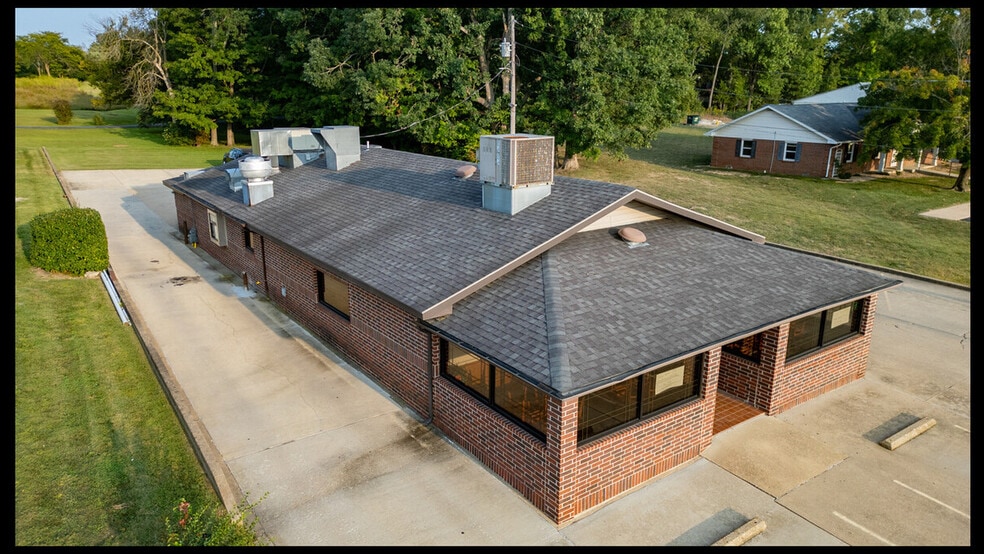 924 N Main St, Mountain Grove, MO for sale - Primary Photo - Image 1 of 34