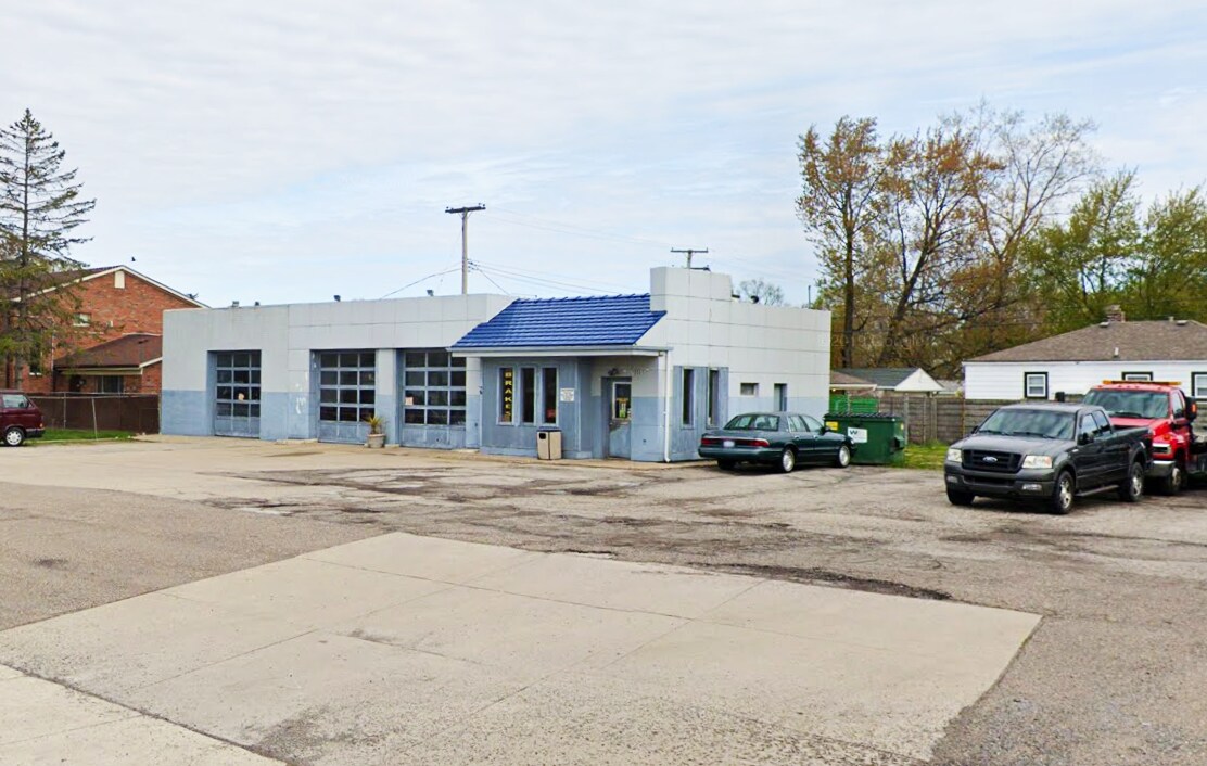 15551 E 10 Mile Rd, Eastpointe, MI 48021