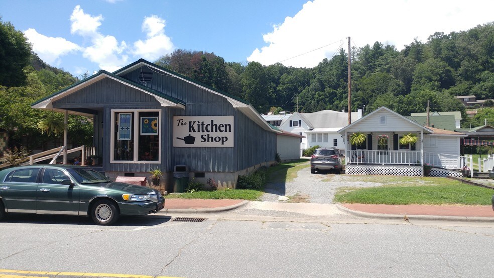 164 Front St, Dillsboro, NC 28725