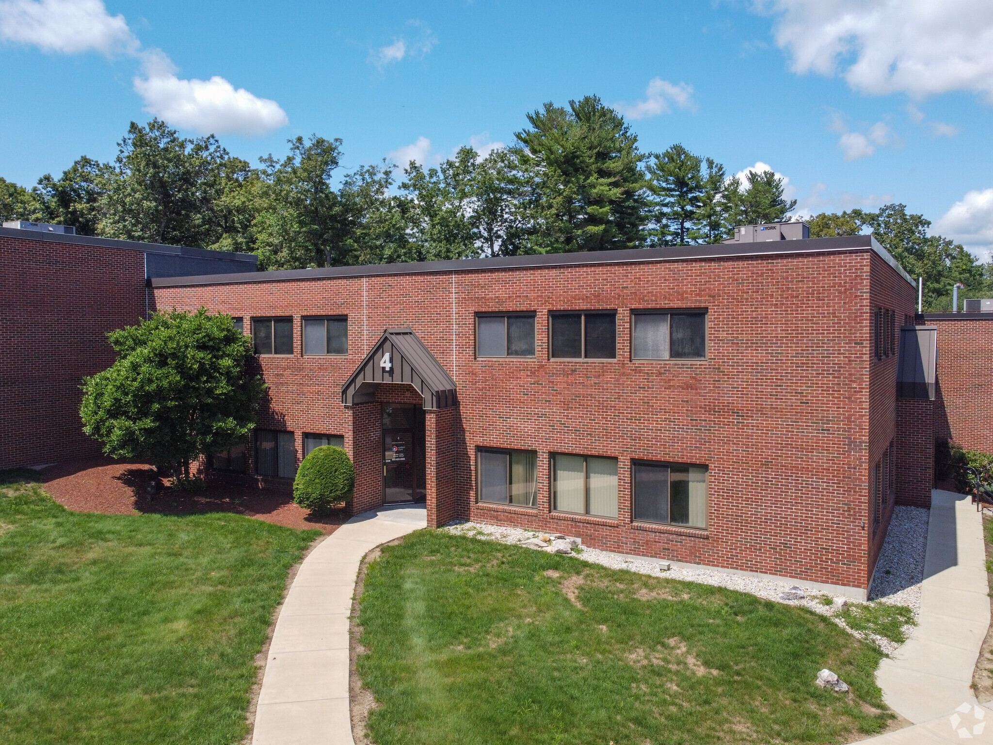 10 Commerce Park N, Bedford, NH for lease Primary Photo- Image 1 of 30