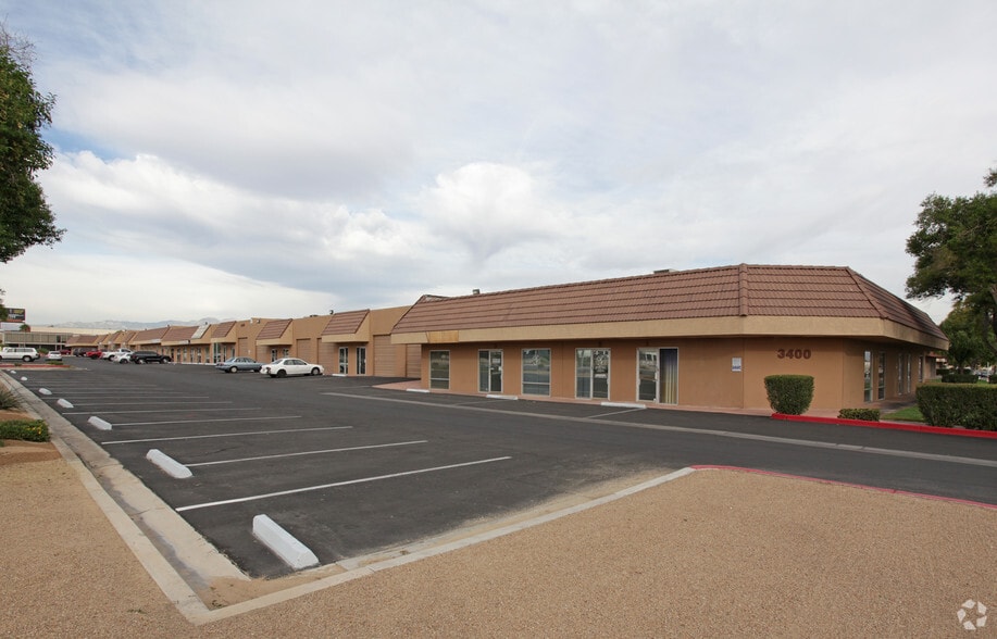 3400 W Desert Inn Rd, Las Vegas, NV for lease - Primary Photo - Image 1 of 2
