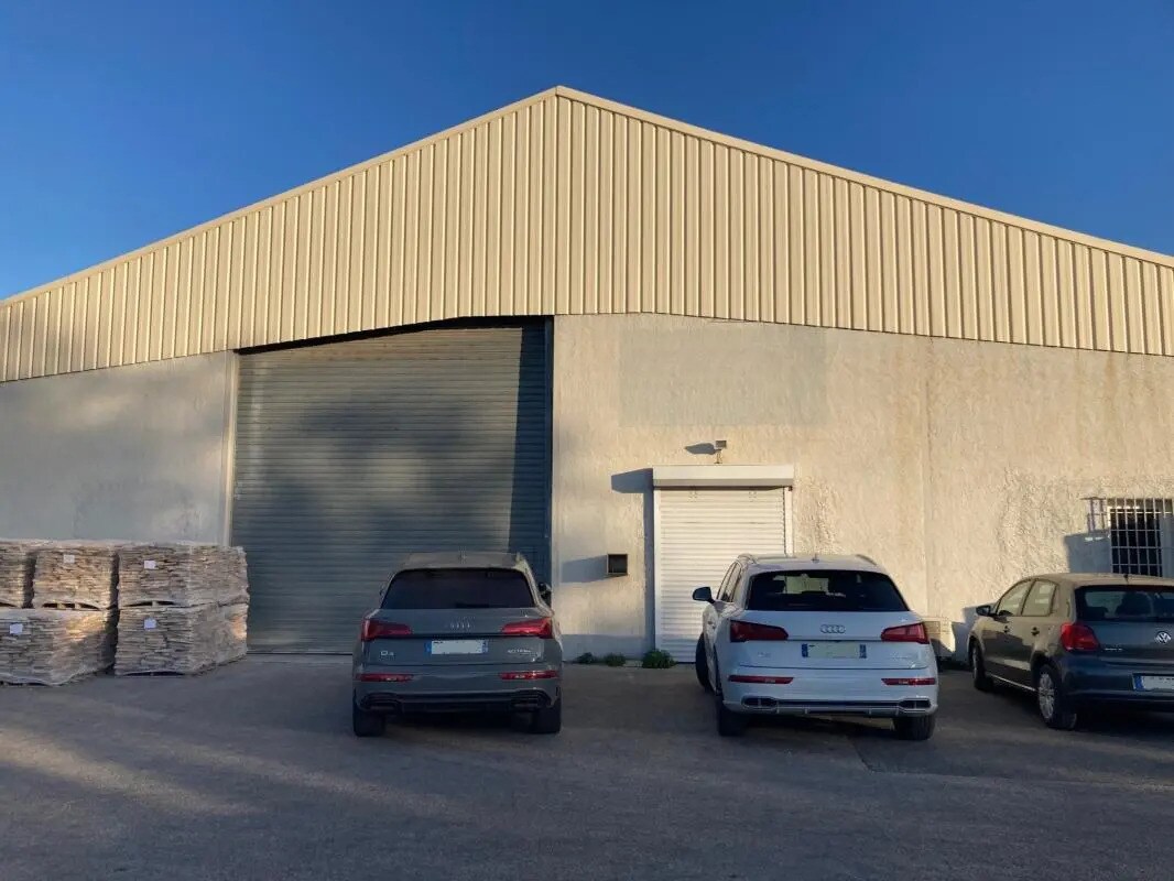 Industrial in Six-Fours-les-Plages for lease Building Photo- Image 1 of 11