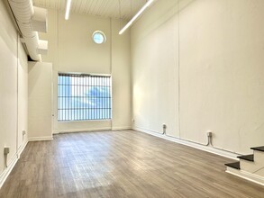 672 S La Fayette Park Pl, Los Angeles, CA for lease Interior Photo- Image 1 of 10