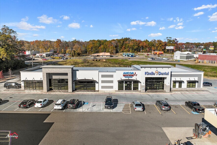 221 E End Blvd N, Marshall, TX for sale - Primary Photo - Image 1 of 1