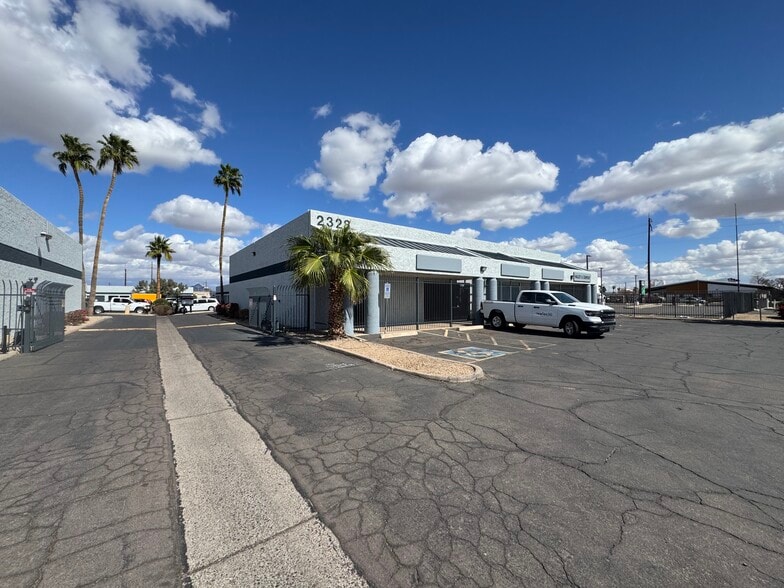 2328 E Van Buren St, Phoenix, AZ for lease - Building Photo - Image 1 of 13
