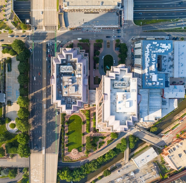 Riverfront Plaza - Bar
