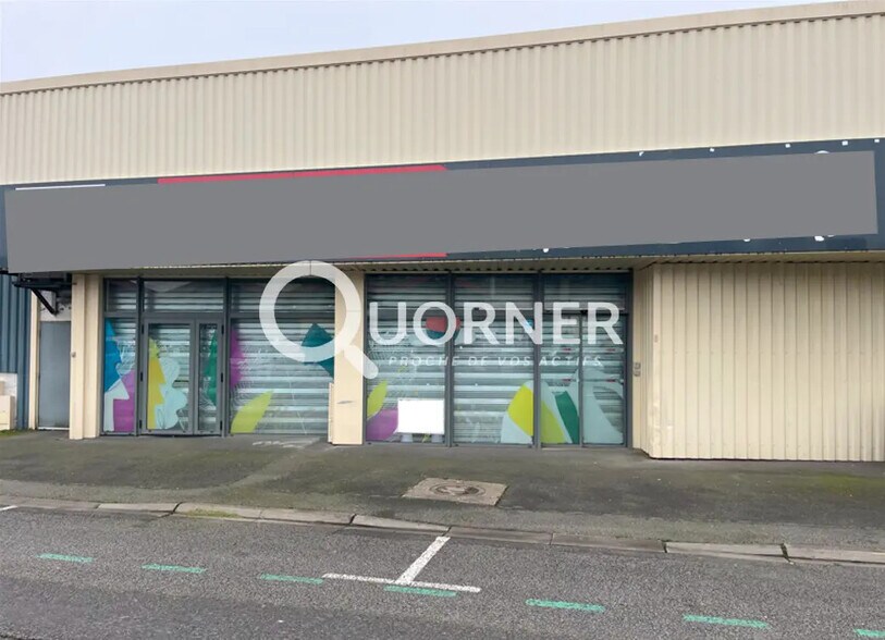 Retail in Langon for lease - Building Photo - Image 1 of 4