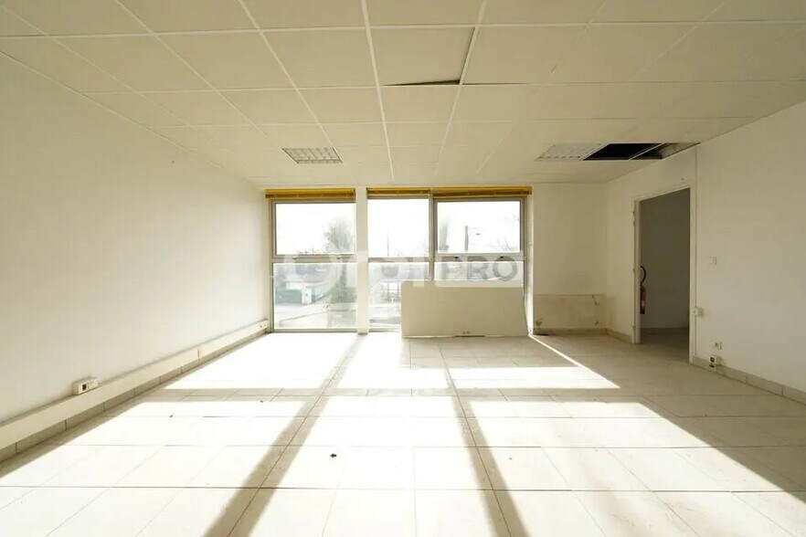 Office in Brindas for lease - Primary Photo - Image 1 of 10