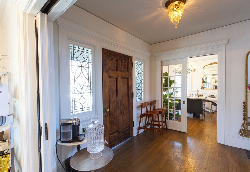 142 Bidwell Pky, Buffalo, NY for sale - Interior Photo - Image 2 of 4