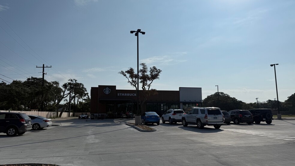 2302 Highway 35 N, Rockport, TX for lease - Building Photo - Image 3 of 6