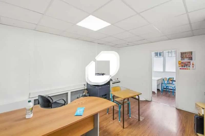Office in Paris for lease - Interior Photo - Image 3 of 20