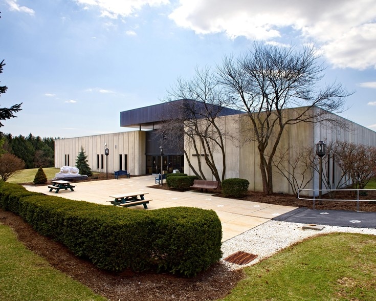 8380 Mohr Ln, Fogelsville, PA for sale - Primary Photo - Image 1 of 1