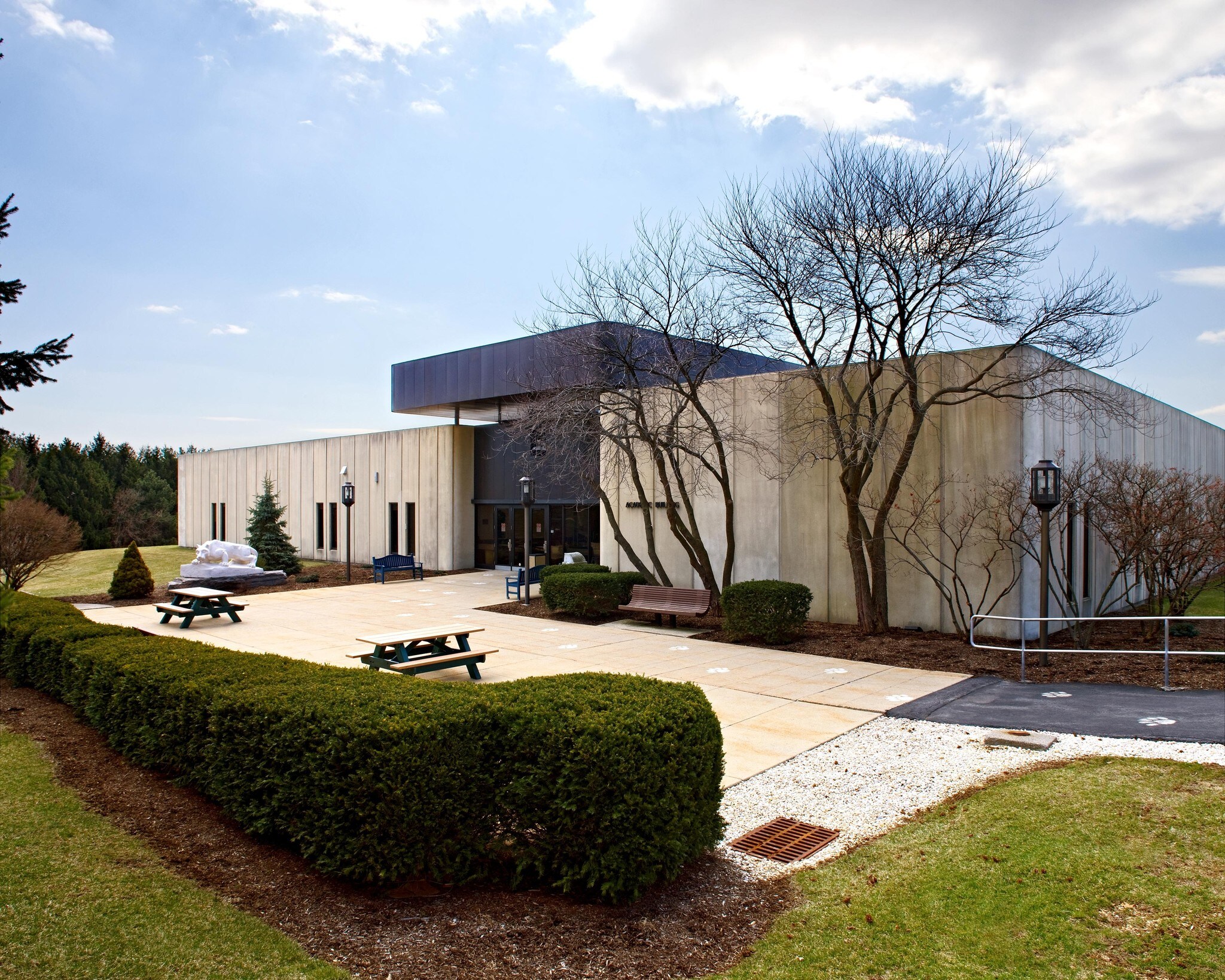 8380 Mohr Ln, Fogelsville, PA for sale Primary Photo- Image 1 of 1