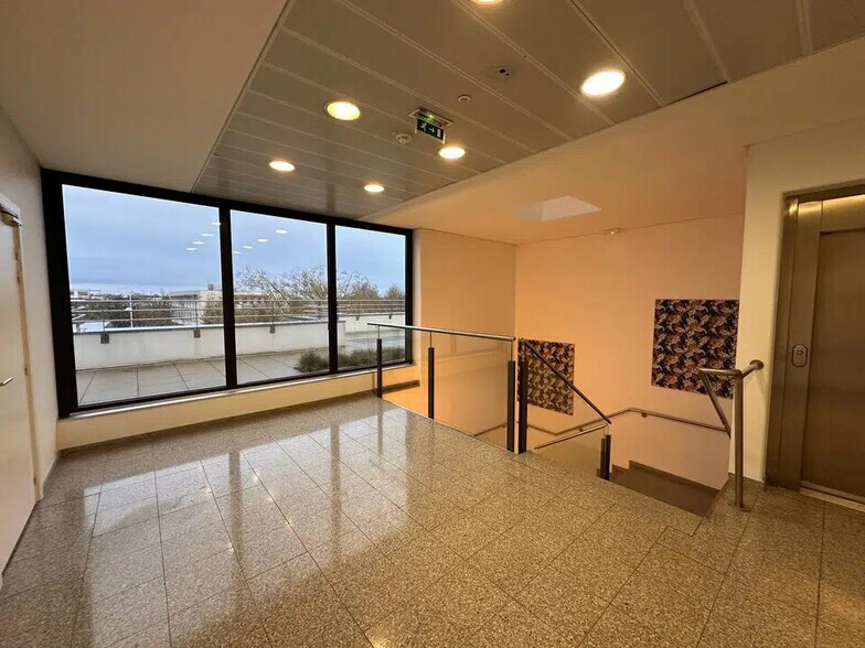 Office in Schiltigheim for lease - Building Photo - Image 2 of 12