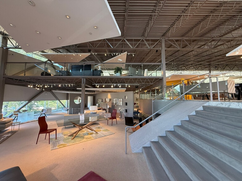 8330 S Colorado Blvd, Littleton, CO for sale - Interior Photo - Image 2 of 20