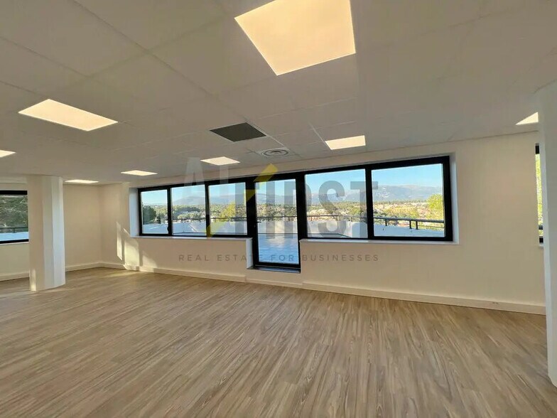 Office in SOPHIA ANTIPOLIS for lease - Building Photo - Image 2 of 12